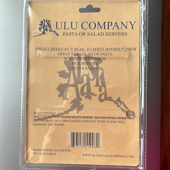 ALASKA BEAR CLAW WOOD PASTA OR SALAD SERVERS. SET OF 2 NEW IN SEALED PACKAGE - Picture 2 of 4